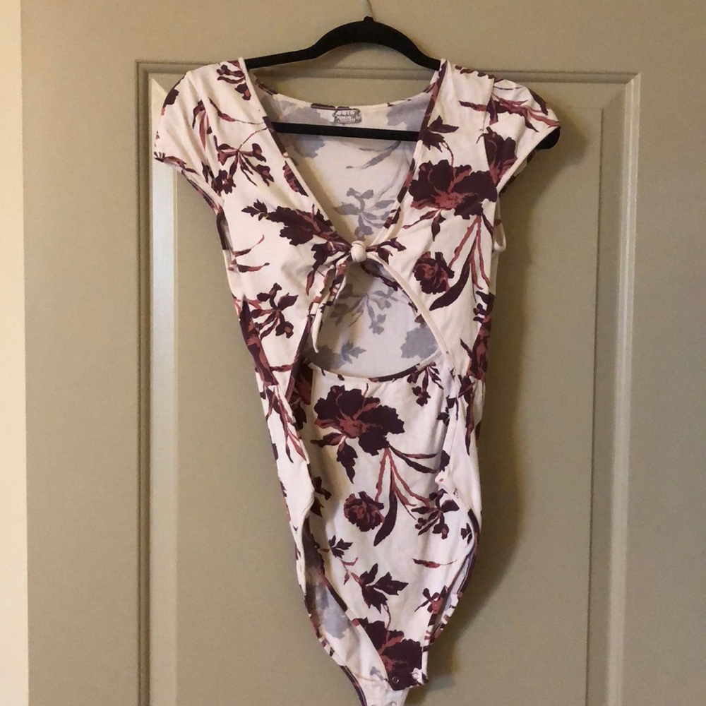 Free People floral bodysuit 💕